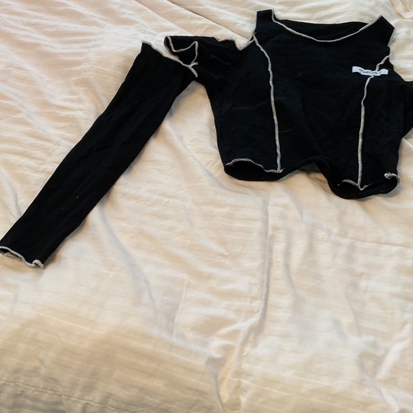 Cropped cold-shoulder top - Picture 4 of 4